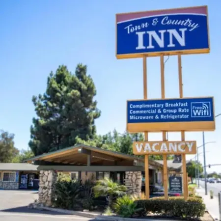 Town And Country Inn